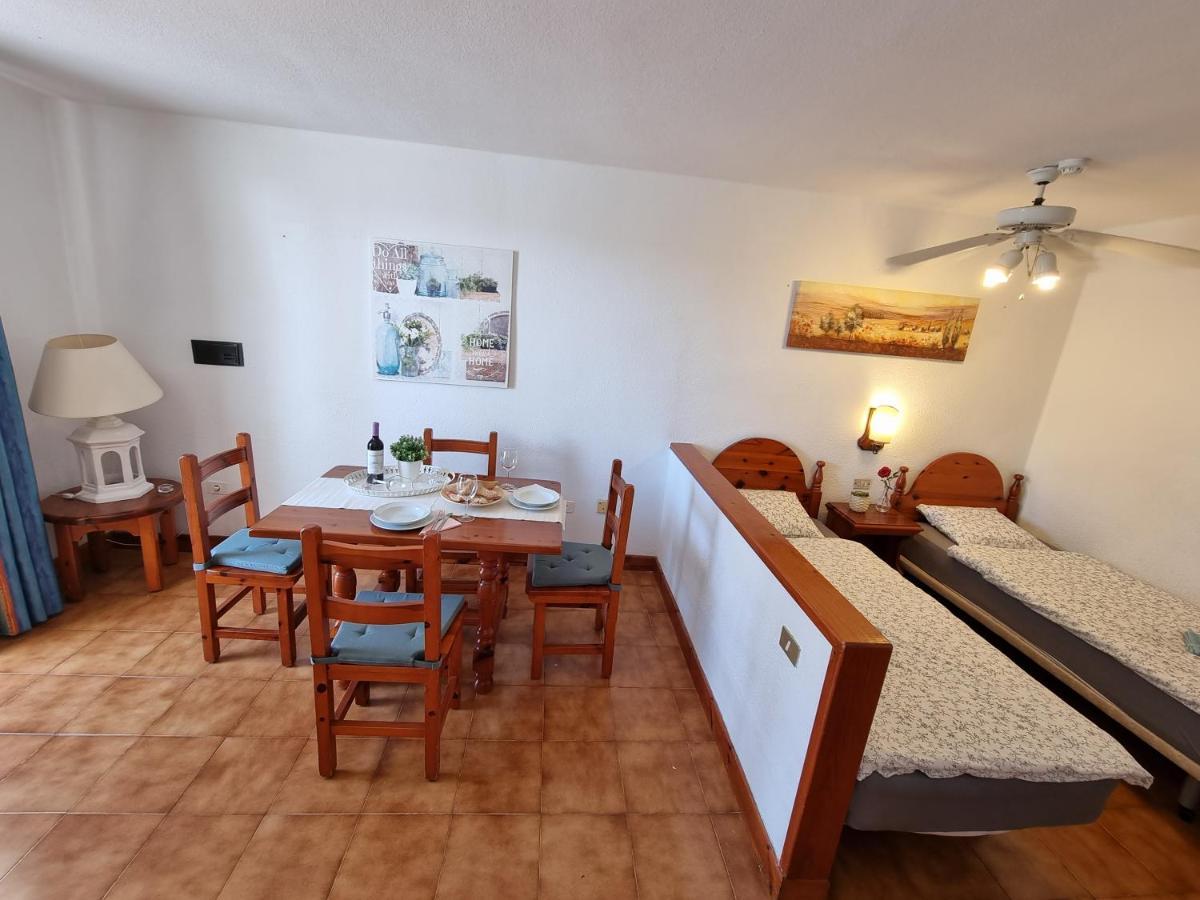 Studio Apartment No 1 Directly On The Beach And Sea, Terrace, Heated Pool, Wifi Плая де лас Америкас Екстериор снимка