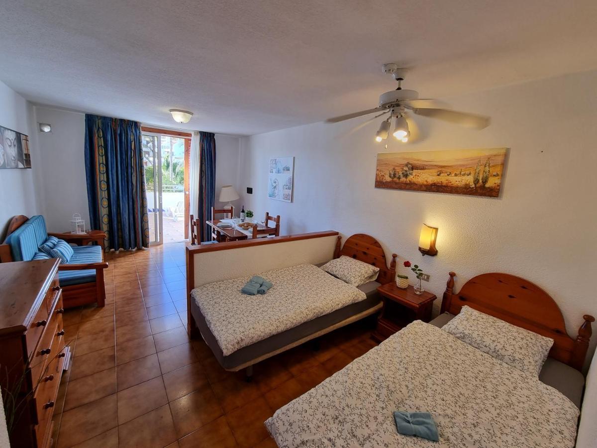Studio Apartment No 1 Directly On The Beach And Sea, Terrace, Heated Pool, Wifi Плая де лас Америкас Екстериор снимка