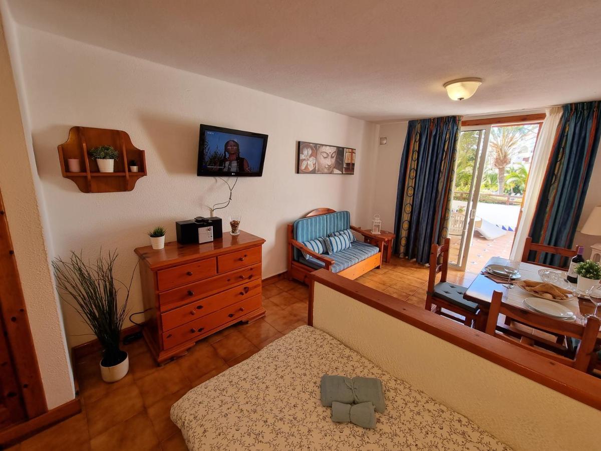 Studio Apartment No 1 Directly On The Beach And Sea, Terrace, Heated Pool, Wifi Плая де лас Америкас Екстериор снимка