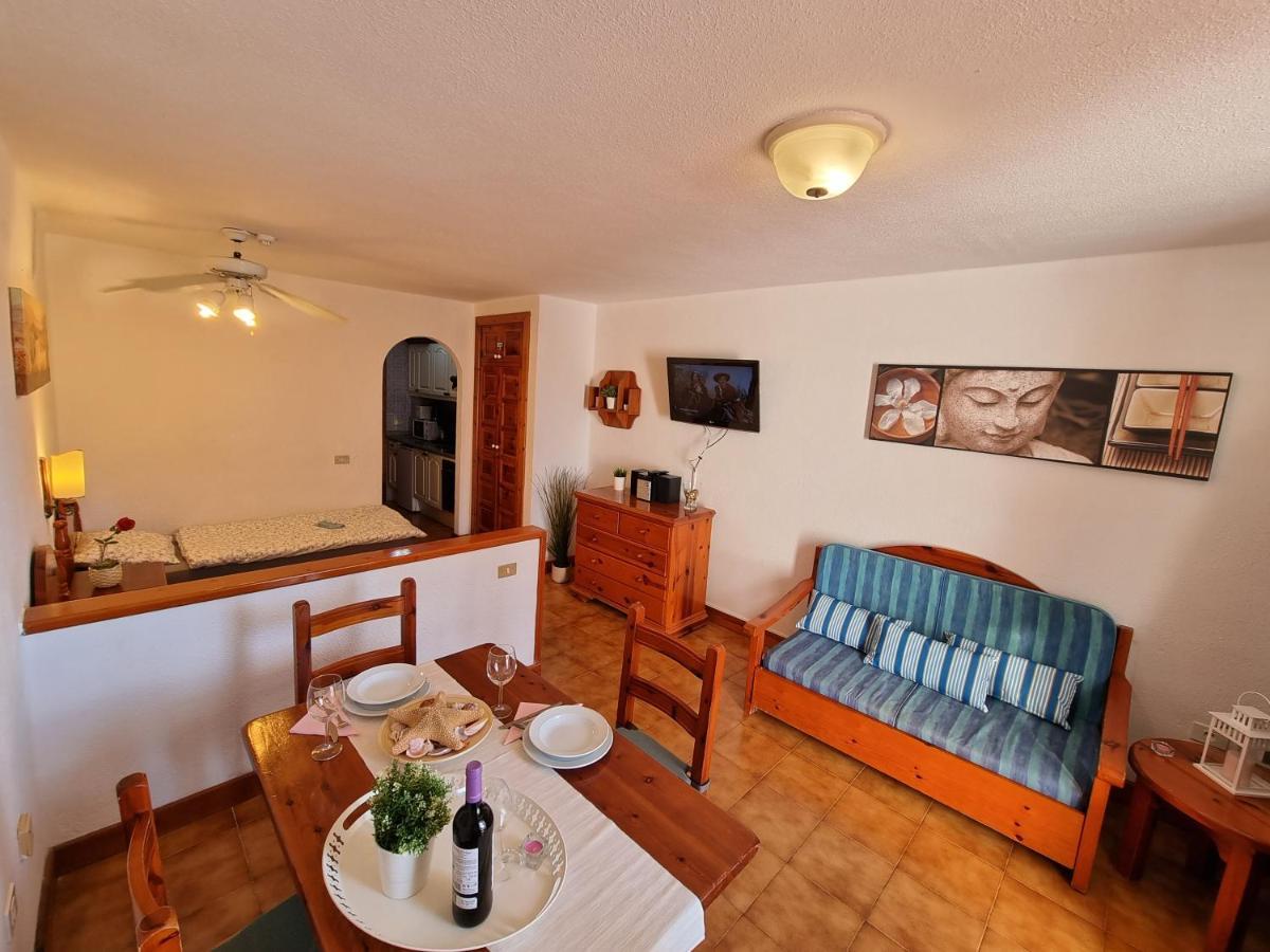 Studio Apartment No 1 Directly On The Beach And Sea, Terrace, Heated Pool, Wifi Плая де лас Америкас Екстериор снимка