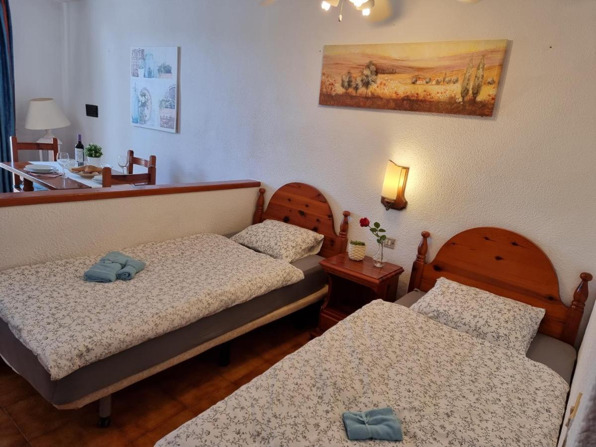 Studio Apartment No 1 Directly On The Beach And Sea, Terrace, Heated Pool, Wifi Плая де лас Америкас Екстериор снимка